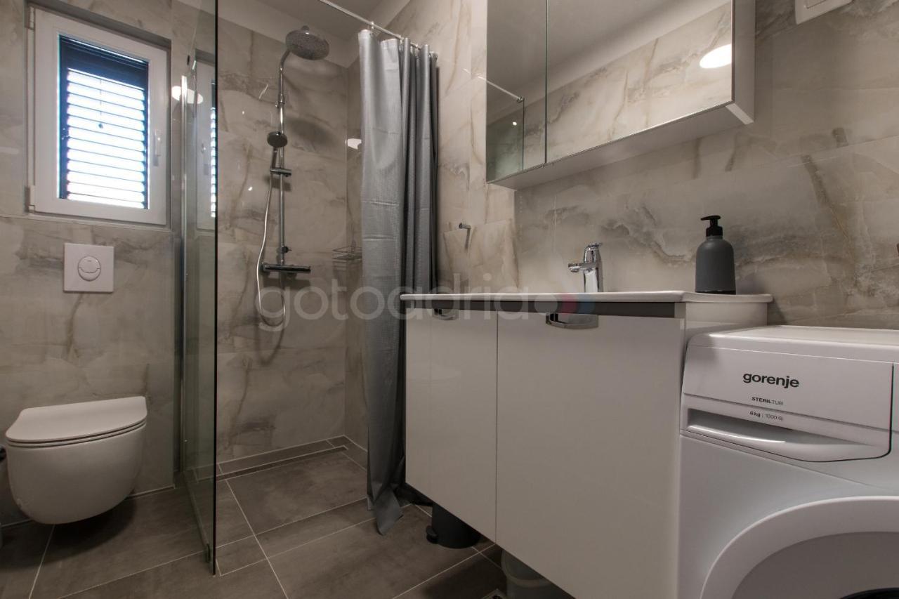 Sea View Apartment Leana Makarska Buitenkant foto