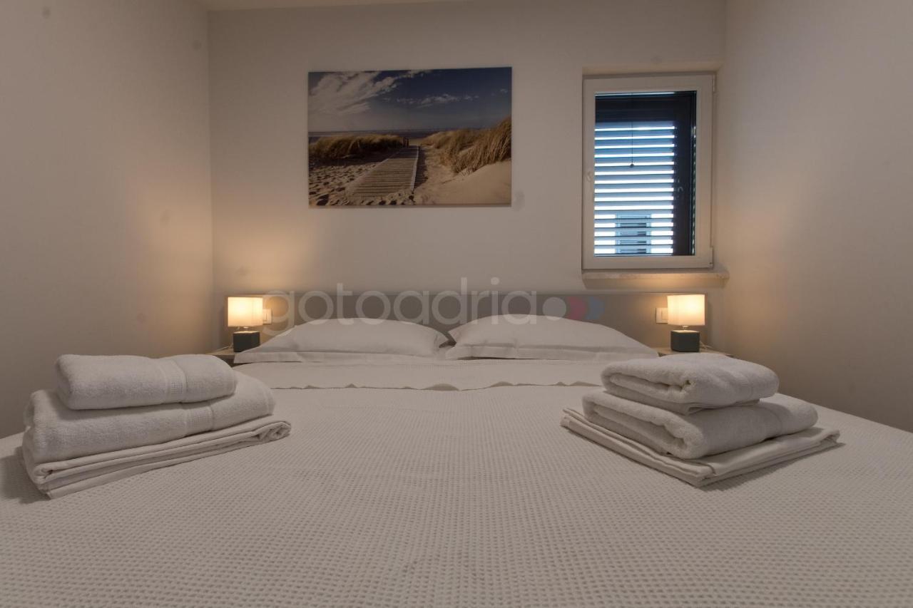 Sea View Apartment Leana Makarska Buitenkant foto